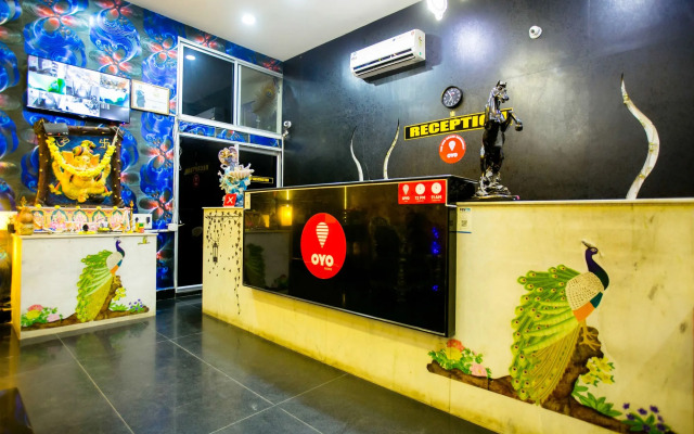 The ECR Grand Residency by OYO Rooms