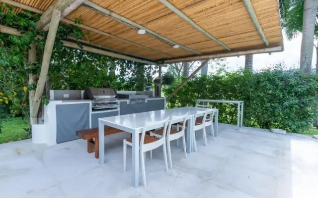 w Amazing 4BR Villa w Pool at Mesa de Yeguas