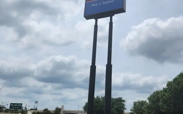 HomeTown Inn and Suites