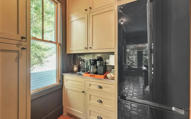 Ebb and Glow Retreat by Ryson Vacation Rentals