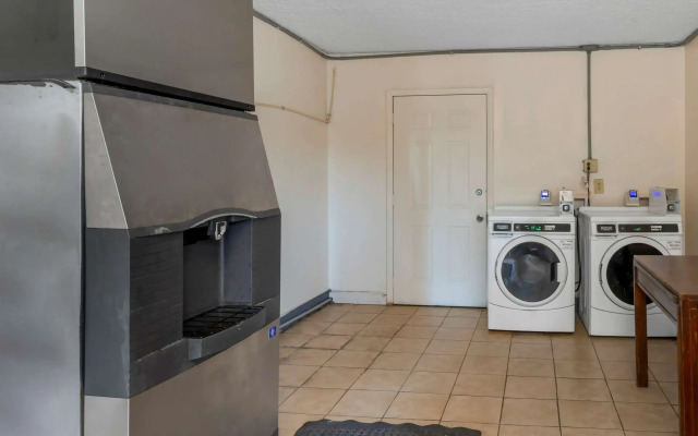 Rodeway Inn Colonial Heights I-95