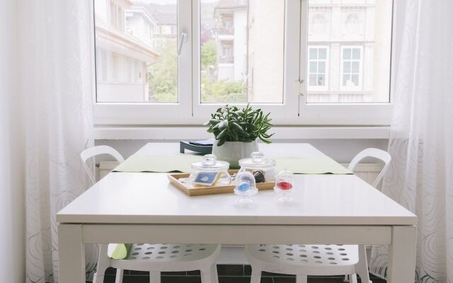 Bright furnished apartment with POCKET WIFI