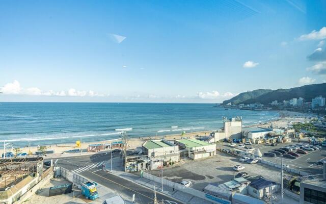 Song Jeong Hotel Blue Castle