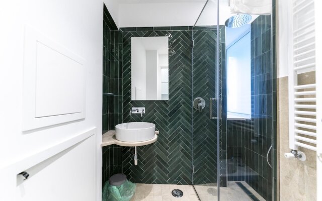 Piazza San Luigi 9 in Naples