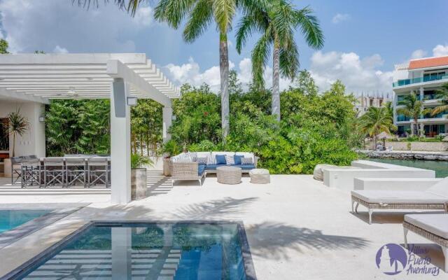 House with private pool, jacuzzi and pier