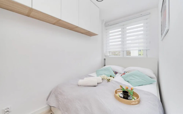 Charming Apartment Fabryczna by Renters