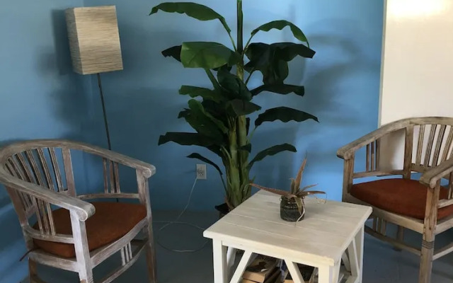 Tropical Breeze Apartments
