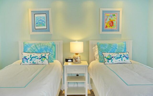 Beachfront Condo With Pool and Dazzling Ocean View