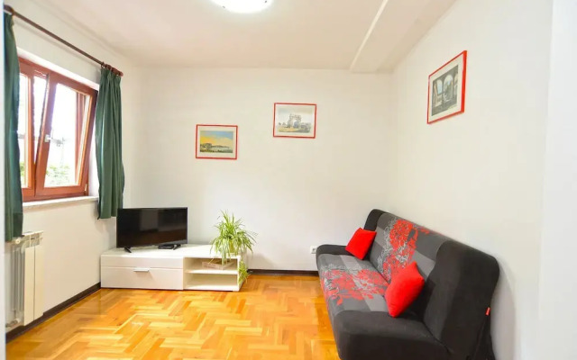 Apartment 739