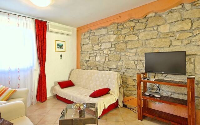 Rustic Villa in Žbandaj With Private Swimming Pool