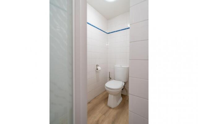Luxury apartment overlooking the marina for 10 people
