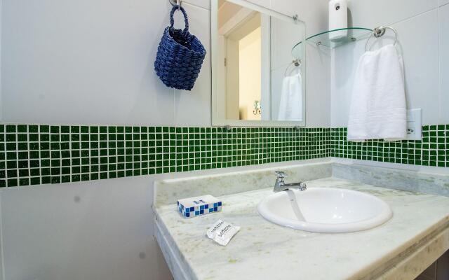 Linda casa c/piscina a beira mar AJA017