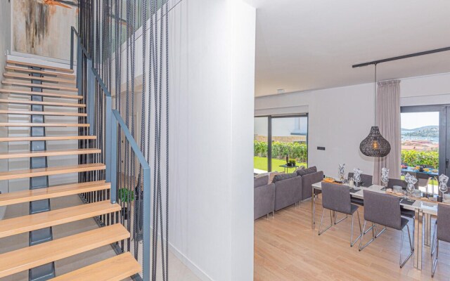 Awesome Home in Tribunj With Wifi and 4 Bedrooms