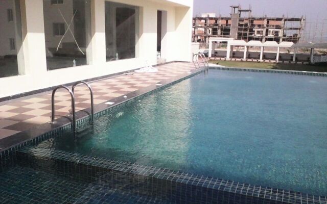 Hotel East West
