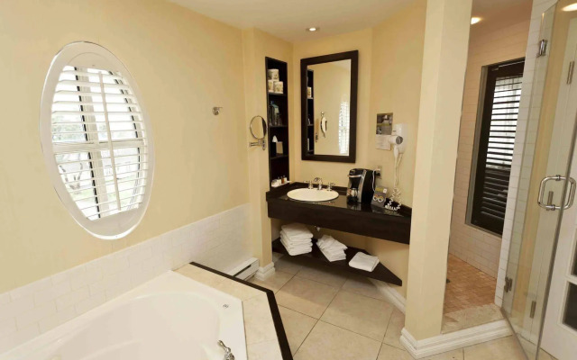 Le St-Martin Hotel & Suites Laval