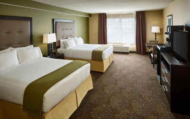 Holiday Inn Express & Suites Timmins by IHG