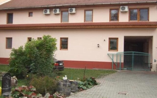 Tímárház Panzió