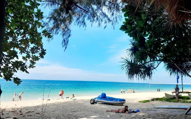 Lanta L.D. Beach Bungalows