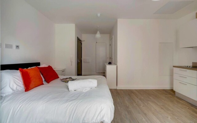 Central Liverpool Studio For 2 Guests!