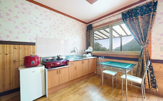 Pocheon Lakeside White House Pension