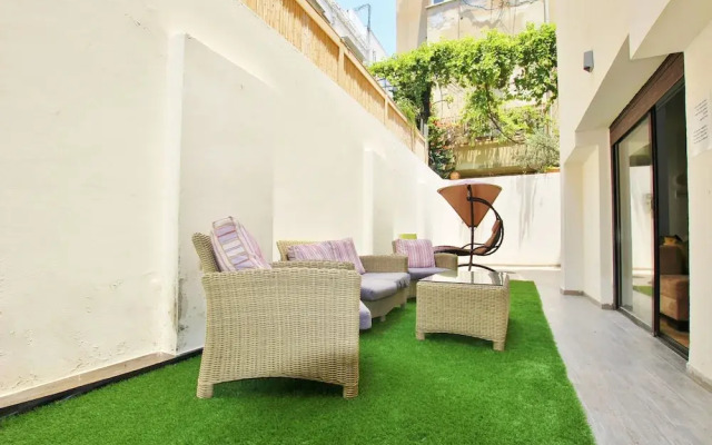 Amazing 3 Bedroom Garden Apartment near Gordon Beach
