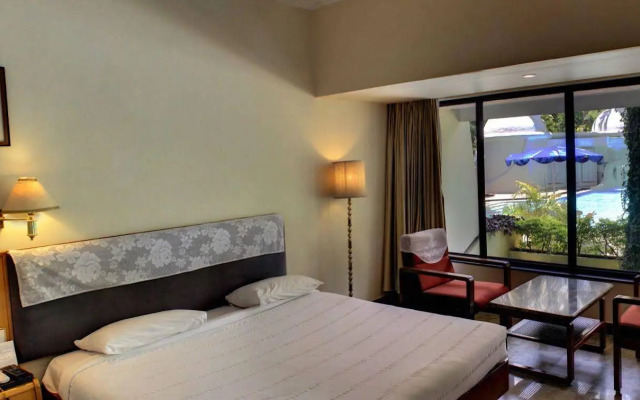Hotel Parisutham