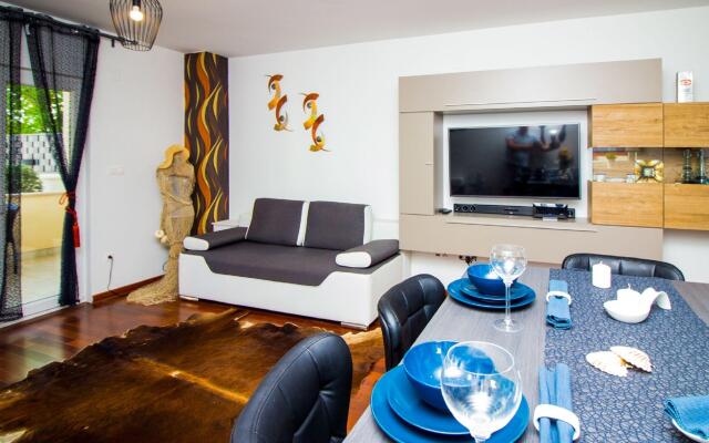 Modern Apartment in Šilo with Private Swimming Pool