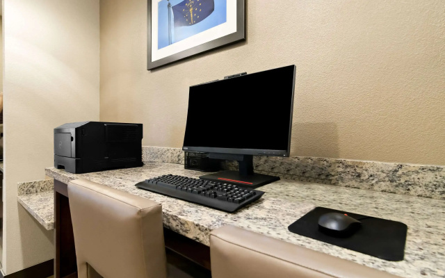 Comfort Suites Rensselaer near Fair Oaks