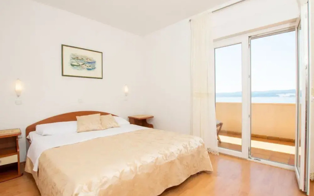 Charming Seaside Apartment
