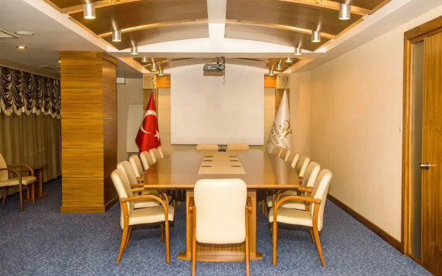 Ozgobek Ronesans Hotel De Luxe