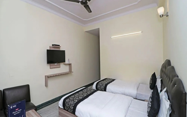 OYO 12419 Hotel Silver Shine