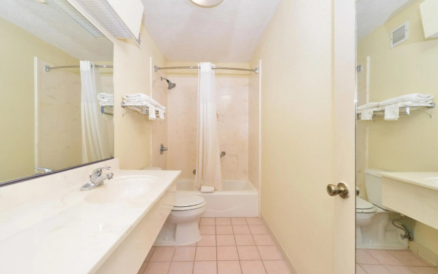 Econo Lodge Canton I-55