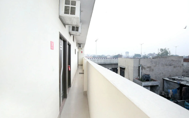 OYO 11642 Hotel Golden Grand