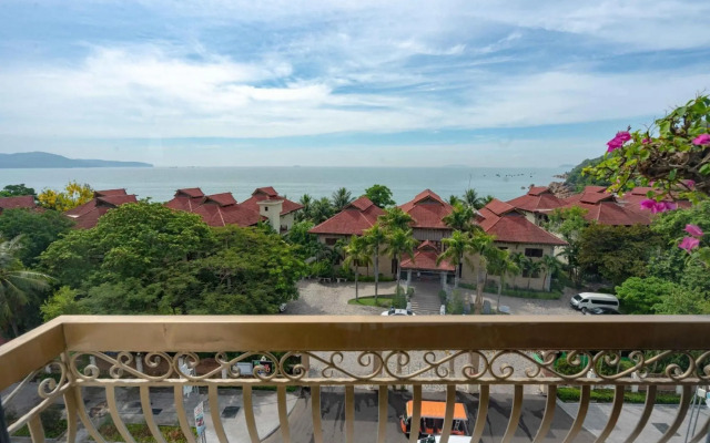 Mira Hotel