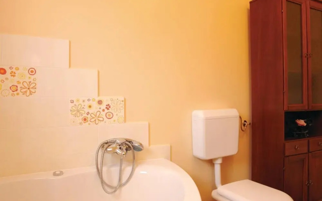 Amazing Home in Kapelica With Wifi and 5 Bedrooms