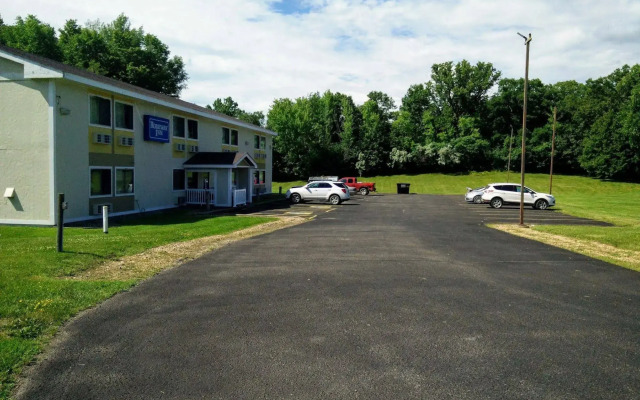 Super 8 by Wyndham Chisago City