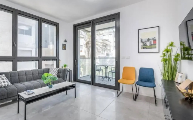 Kerem Hateimanim Area-3 BR with Balcony