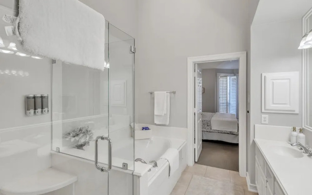 Spacious Urban Uptown Retreat 3 Bedroom Townhouse