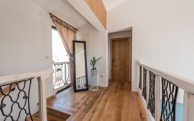 House CASIA