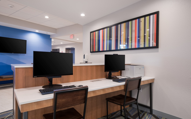 Holiday Inn Express & Suites Chicago - Hoffman Estates by IHG