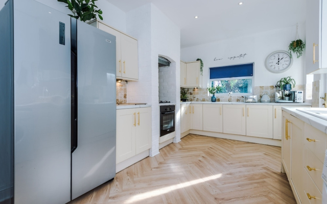 R&R Character Victorian 4-Bedroom Home