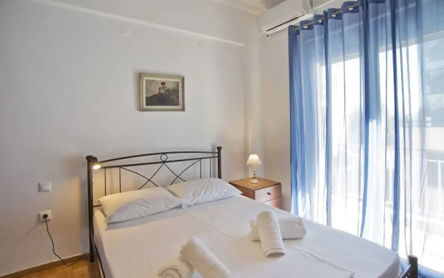 Baroness Apartment in Piraeus