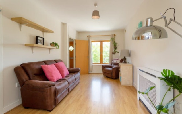 Modern 2 Bedroom Apartment With Private Balcony