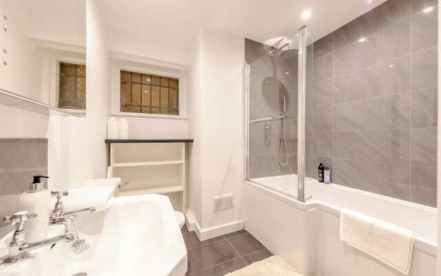 Beautifully Refurbished 2BD Flat- Clapham