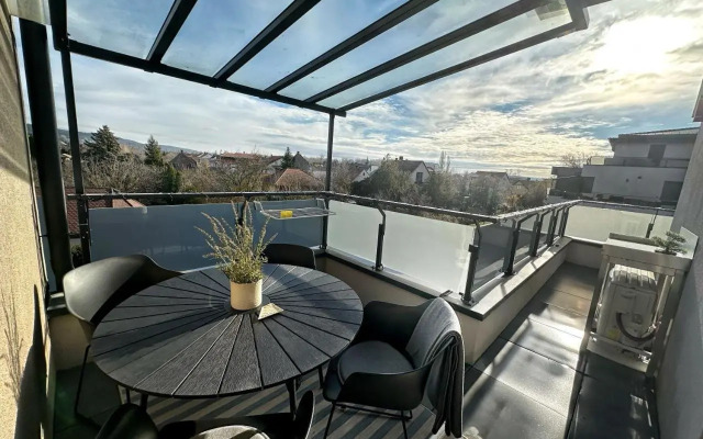 Marina Apartment by Dora