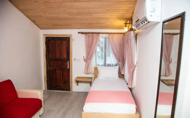 Kara Kedi Beach Bungalow