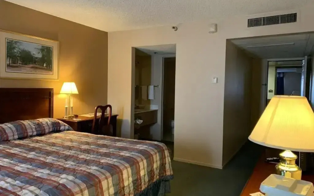 Hardman House Inn & Suites