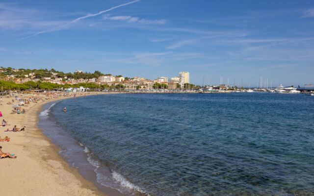 Les Platanes 32584