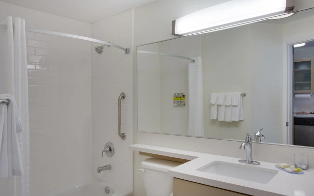 Candlewood Suites Miami Intl Airport-36th St by IHG