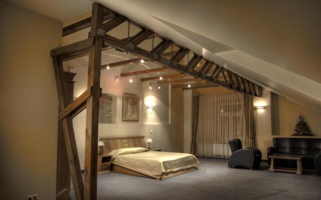 Atrium Suites